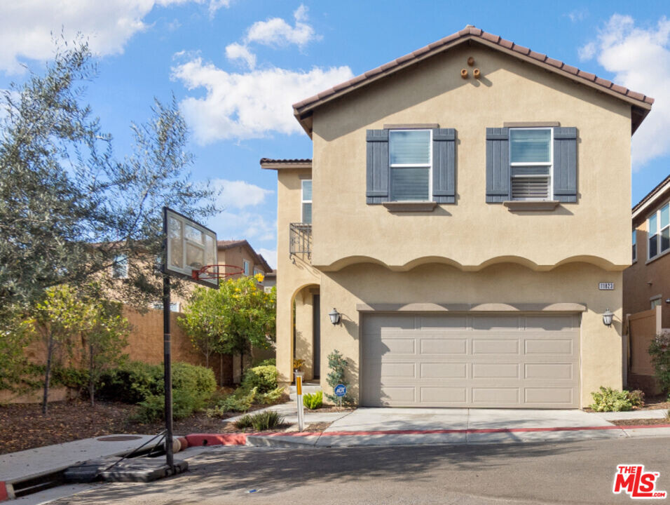 11823 Verona Ln in Los Angeles, CA - Building Photo