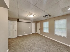 2319 Sandspring Dr SW in Atlanta, GA - Building Photo - Building Photo