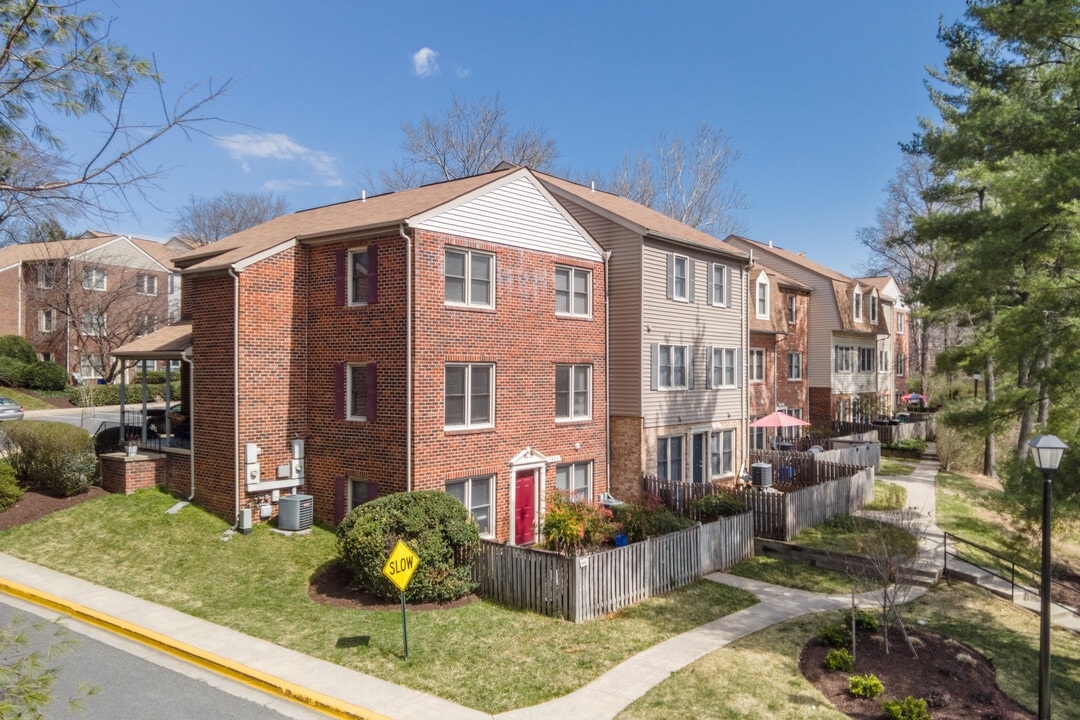 Inverness Knolls in Potomac, MD - Building Photo