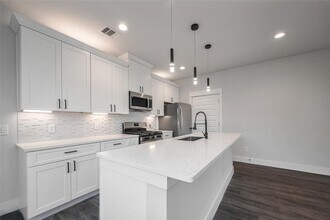 1353 Dewalt St in Houston, TX - Building Photo - Building Photo