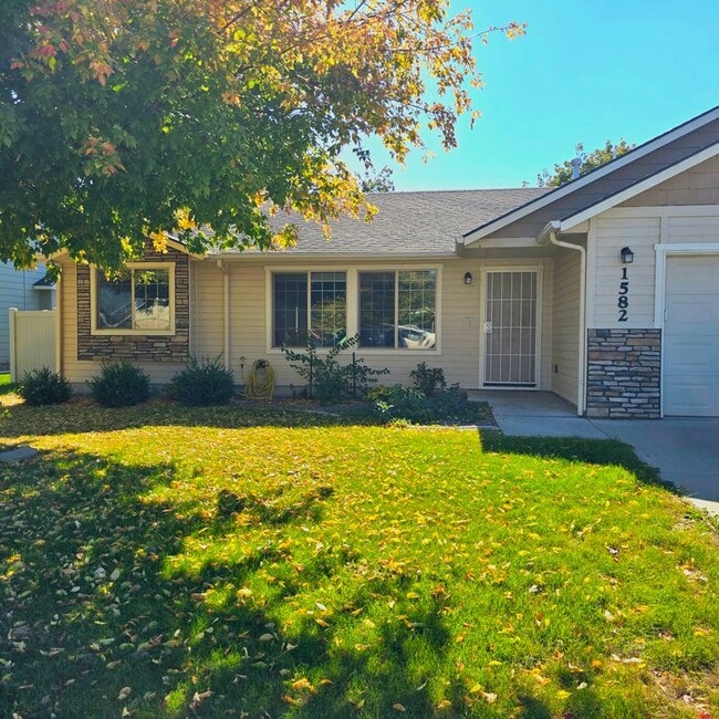 property at 1582 Poplar Ave