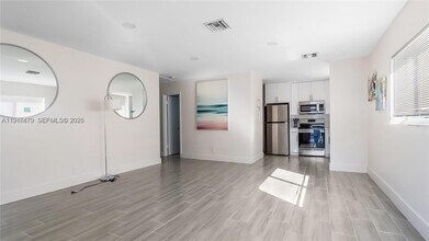 1702 SW 20th St in Fort Lauderdale, FL - Building Photo - Building Photo