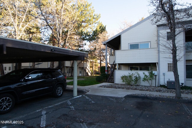 2127 Roundhouse Rd in Sparks, NV - Building Photo - Building Photo