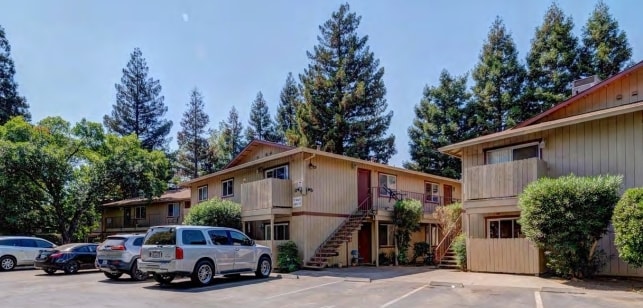 Woodside Terrace in Chico, CA - Building Photo - Building Photo
