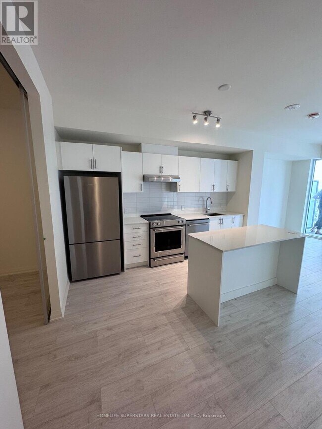 8960 Jane St in Vaughan, ON - Building Photo - Building Photo