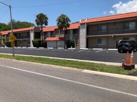 2430 Harn Blvd, Unit 14 in Clearwater, FL - Building Photo
