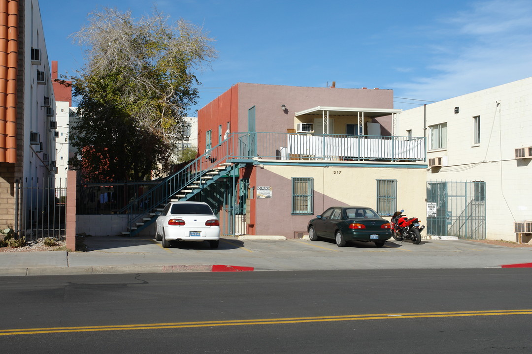 217 N 9th St in Las Vegas, NV - Building Photo