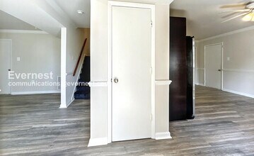 5818 Riverside Dr in Woodbridge, VA - Foto de edificio - Building Photo