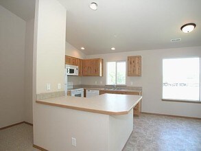 45 S White Oak Ln in Nampa, ID - Foto de edificio - Other