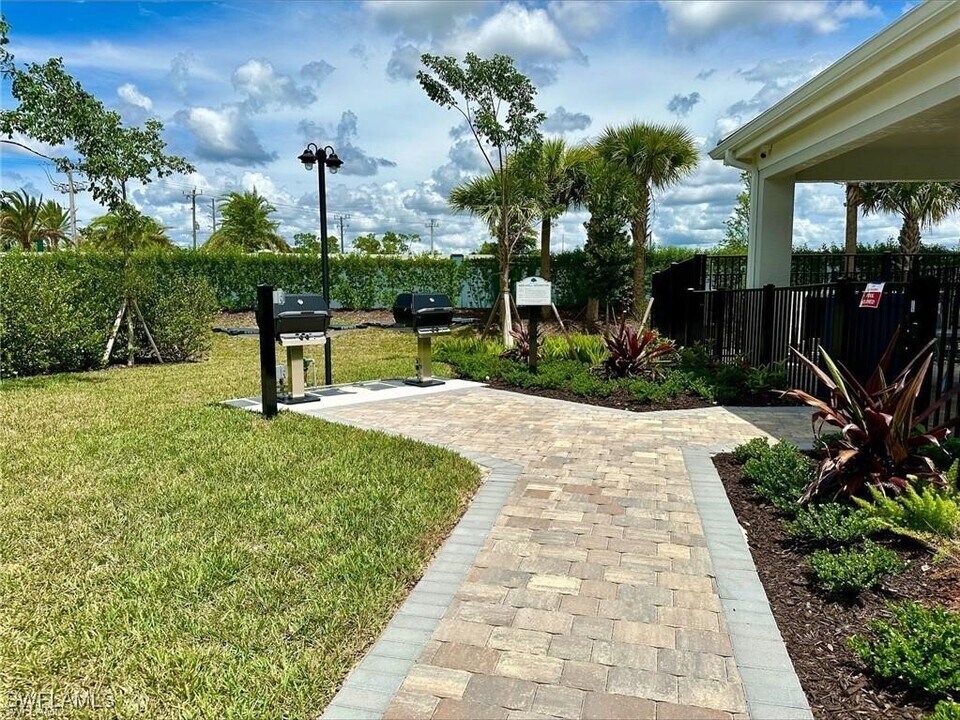 4291 Sonoma Oaks Dr in Naples, FL - Building Photo