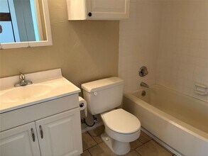 21013 Highland Lake Dr in Lago Vista, TX - Building Photo - Building Photo