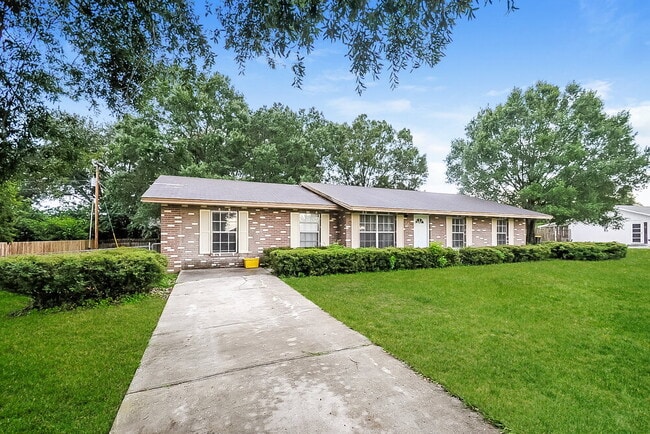 property at 3412 Groveview Dr