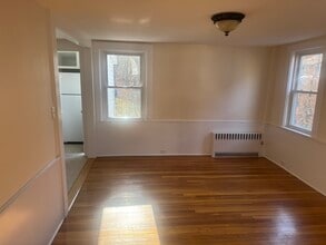 5 Curve St in Lexington, MA - Foto de edificio - Building Photo