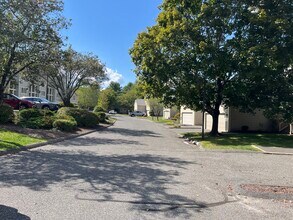 12 Boulevard Dr in Danbury, CT - Building Photo - Building Photo