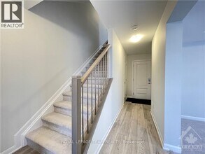 1055 Speedvale Ct in Ottawa, ON - Building Photo - Building Photo