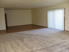 824 SE Jensen St in Oak Harbor, WA - Foto de edificio - Building Photo