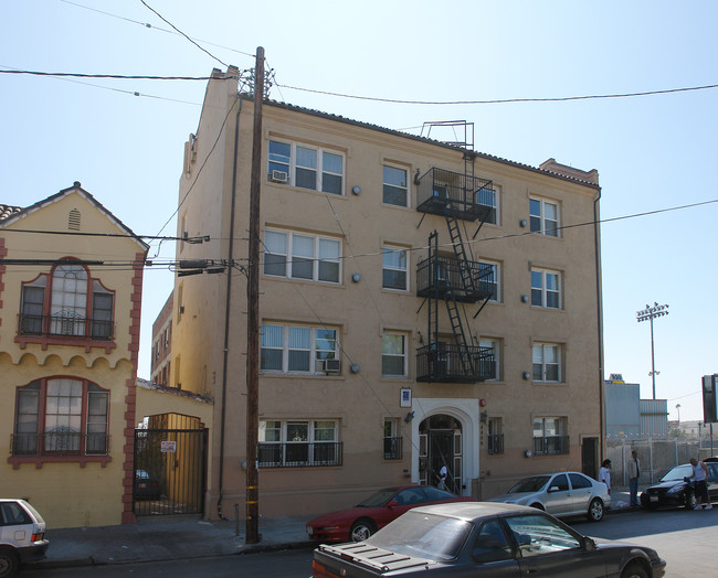 4456 Lockwood Ave in Los Angeles, CA - Foto de edificio - Building Photo