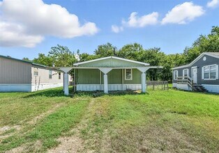 431 Country Living Dr in Newark, TX - Building Photo - Building Photo