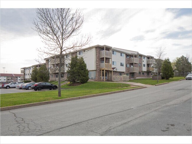 17 Highfield Park Drive in Dartmouth, NS - Building Photo - Building Photo