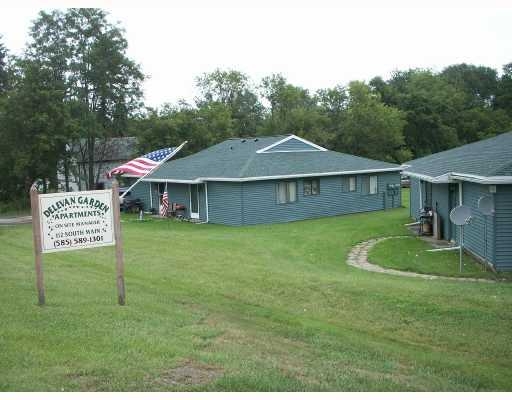 112 S Main St in Delevan, NY - Foto de edificio