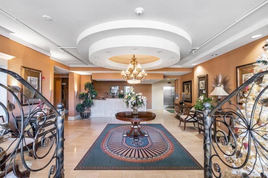1000 Spanish River Rd in Boca Raton, FL - Building Photo