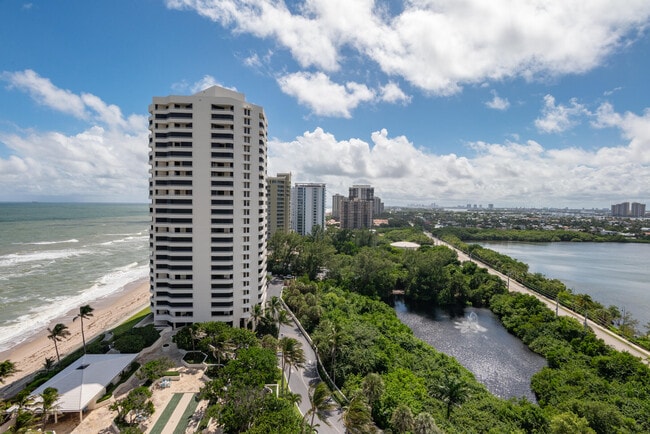 5080 N Ocean Dr in Riviera Beach, FL - Building Photo - Building Photo