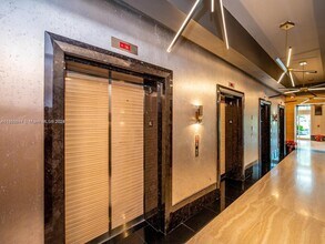 950 Brickell Bay Dr in Miami, FL - Building Photo - Building Photo