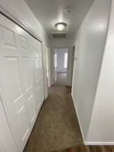 1122 SE Freedom Cir in Mountain Home, ID - Foto de edificio - Building Photo