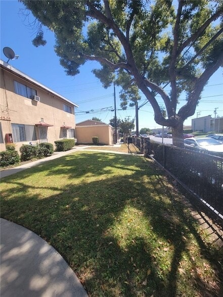 4505 Canoga St, Unit B in Montclair, CA - Building Photo - Building Photo