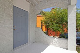 327 SW 20th St in Fort Lauderdale, FL - Building Photo - Building Photo