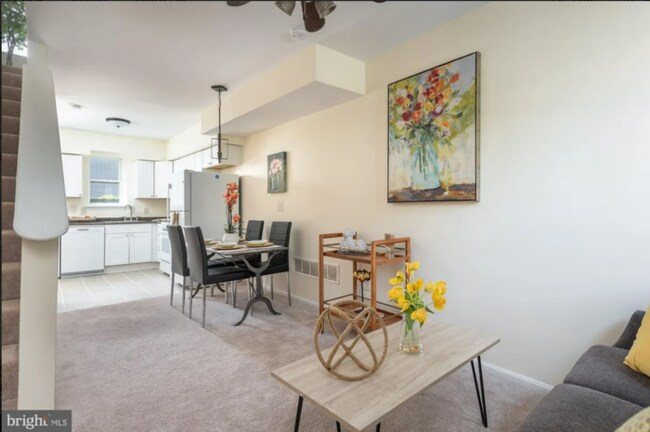 210 N Montford Ave photo'