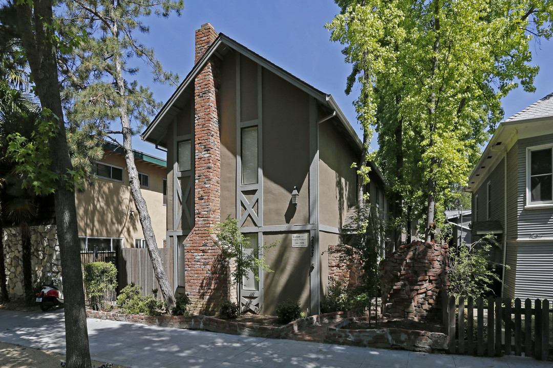 2323 N St in Sacramento, CA - Building Photo