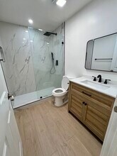 3042 SW 16th Ter in Miami, FL - Foto de edificio - Building Photo