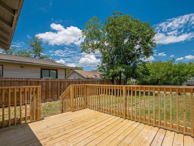1323 Burnet St in San Antonio, TX - Building Photo - Building Photo