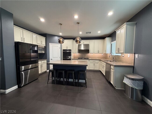 7778 Ebro Valley Ct in Las Vegas, NV - Building Photo - Building Photo