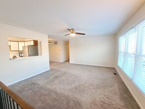 1060 Newport Harbor in Schaumburg, IL - Building Photo - Building Photo