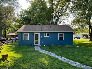 5025 Adkins St in Columbus, IN - Foto de edificio - Building Photo