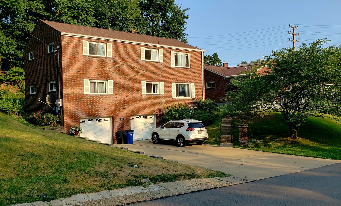 1206 Dagmar Ave, Unit #2 in Pittsburgh, PA - Foto de edificio