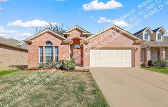 2021 Haylee Dr in Fort Worth, TX - Building Photo - Building Photo