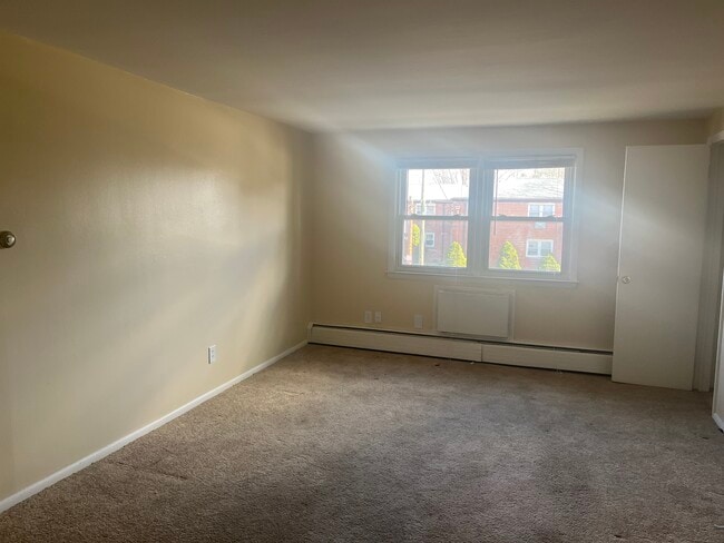 74 Orchard St, Unit C in East Hartford, CT - Building Photo - Building Photo