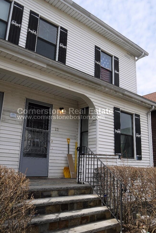 12 Saunders St, Unit #1 in Boston, MA - Building Photo - Building Photo