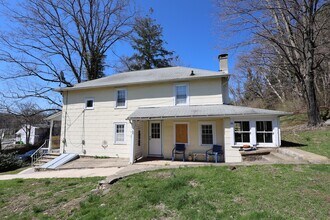 48 W Branchville Rd in Ridgefield, CT - Building Photo - Building Photo
