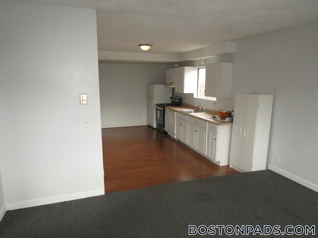 1247 Commonwealth Ave in Boston, MA - Building Photo - Building Photo