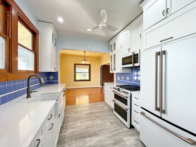 4941 10th Ave in Sacramento, CA - Building Photo - Building Photo