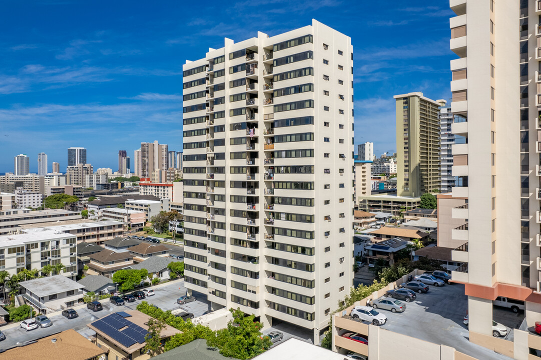 Pakalana in Honolulu, HI - Building Photo