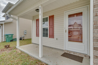 315 Dahlquist Dr in Crestview, FL - Foto de edificio - Building Photo