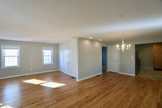 9 Paris St in Milford, CT - Building Photo - Building Photo