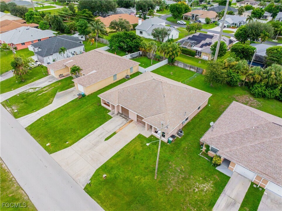 309 NE 24th Ave in Cape Coral, FL - Building Photo