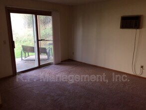 15280 Lesley Ln in Eden Prairie, MN - Foto de edificio - Building Photo