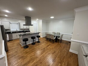 259 W Ocean View Ave in Norfolk, VA - Building Photo - Building Photo